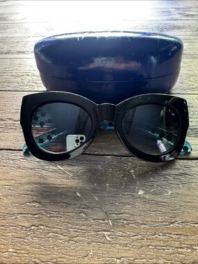 Black Oversized Women’s Sunglasses - Classic Statement